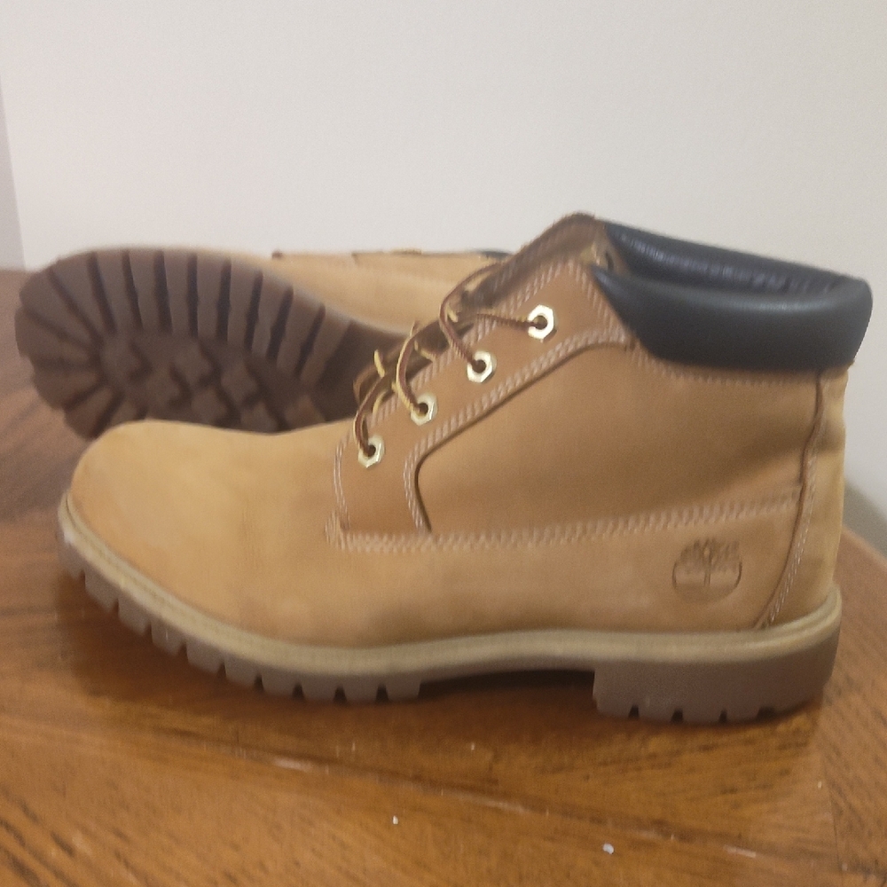 Timberland Tan and Black Chukka Boots